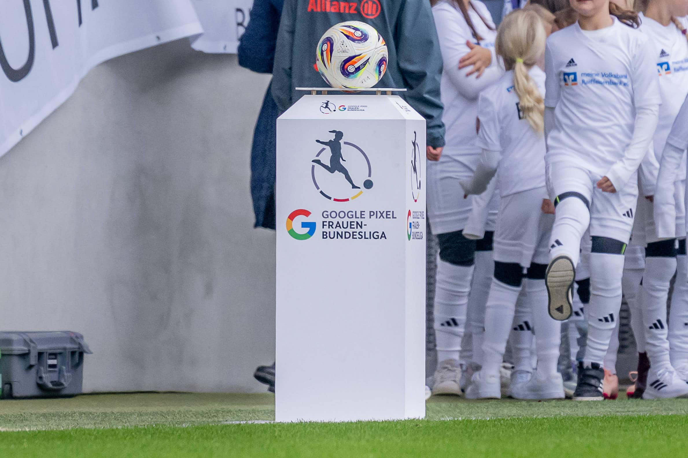 GER, FC Bayern Muenchen Frauen vs. Hamburger SV, Fussball, Google Pixel Frauen-Bundesliga, 13. Spieltag, Saison 2025/2026, 14.12.2025.